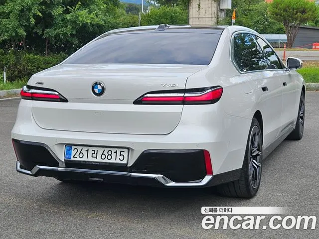 BMW 7-Series 7 серия (G70) 740i xDrive M Sport — Фото автомобиля 6