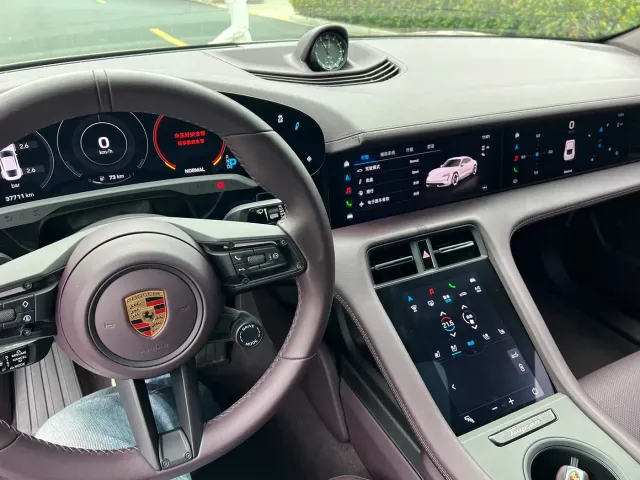 Porsche Taycan — Фото автомобиля 11