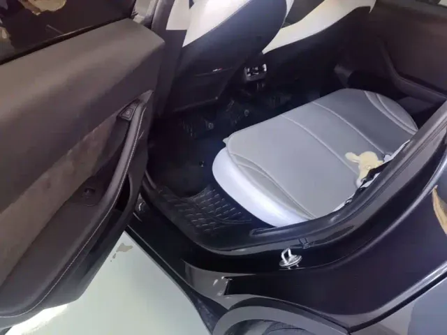 Tesla Model Y — Фото автомобиля 16
