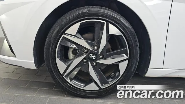 Hyundai AVANTE Inspiration — Фото автомобиля 5