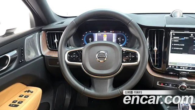 Вольво XC60 — Фото автомобиля 12