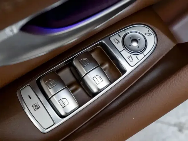 Mercedes-Benz E-Class — Фото автомобиля 23