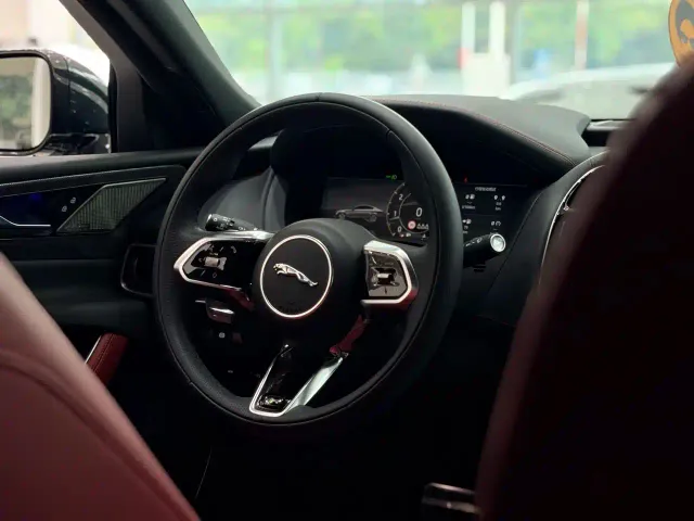 Jaguar XEL — Фото автомобиля 11