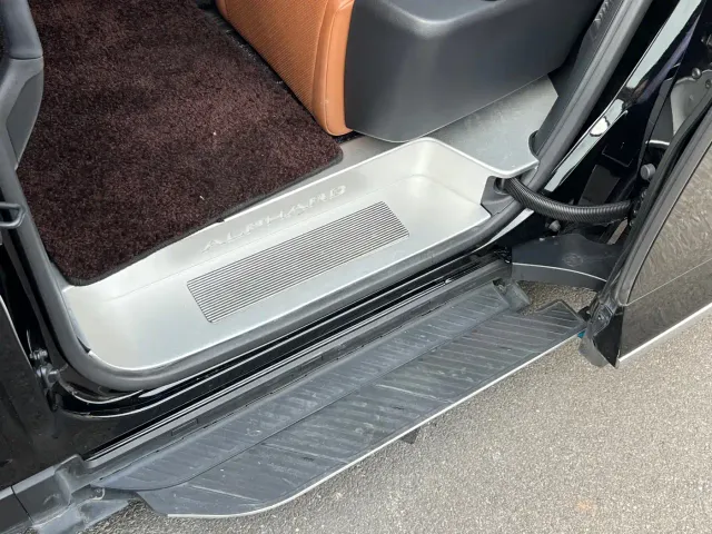 Toyota Alphard — Фото автомобиля 8