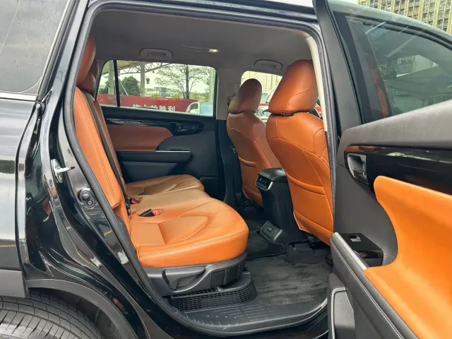 Toyota Highlander — Фото автомобиля 20