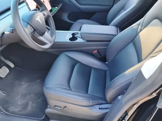 Tesla Model Y — Фото автомобиля 14