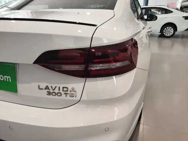 Volkswagen Lavida — Фото автомобиля 7