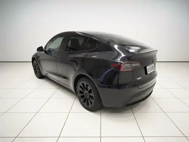 Tesla Model Y — Фото автомобиля 24
