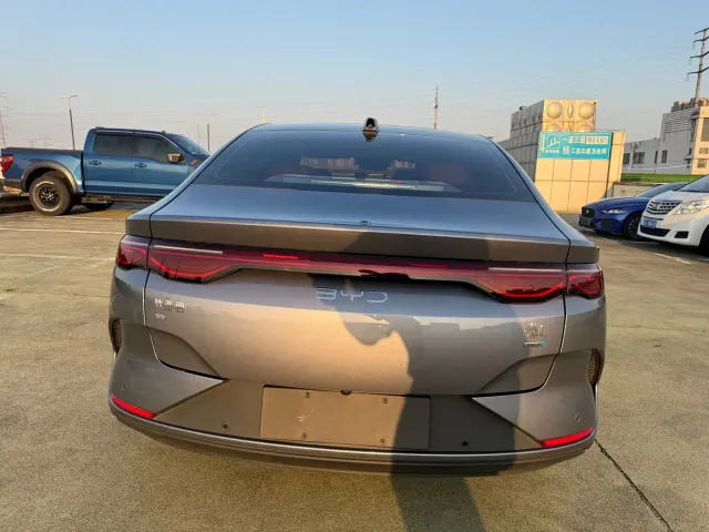 BYD Qin L — Фото автомобиля 6