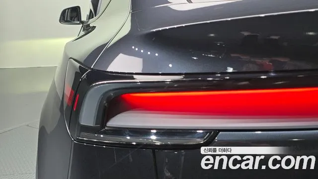 Tesla Model Y — Фото автомобиля 23