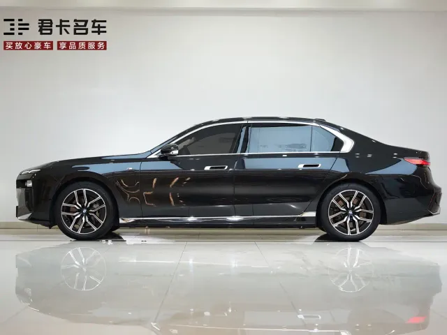 BMW BMW i7 2023 eDrive50L Leading M Sport Package — Фото автомобиля 4