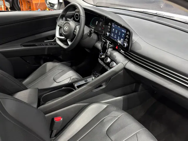 Hyundai Elantra — Фото автомобиля 23