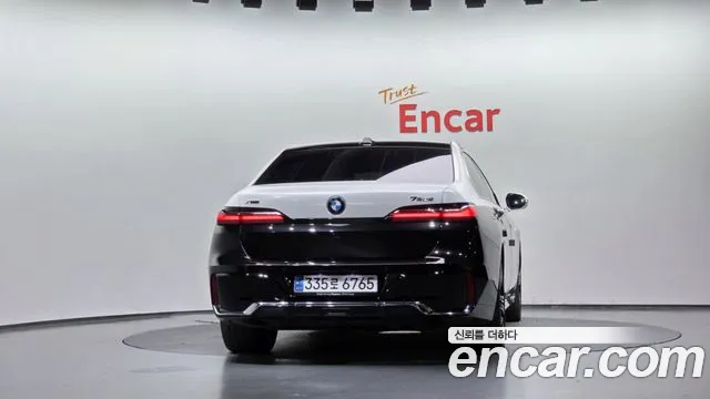 BMW 7 Series G70 — Фото автомобиля 4