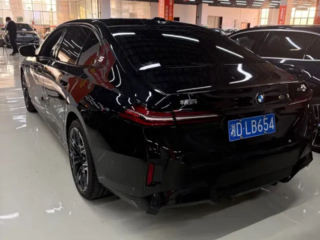 BMW 5 Series — Фото автомобиля 7