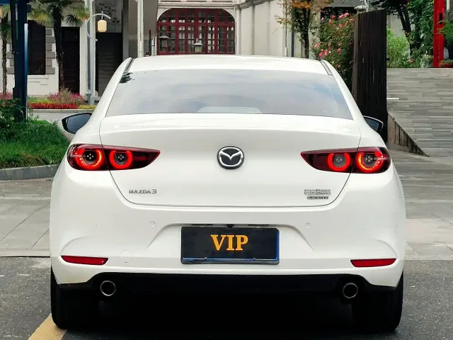 Mazda Axela — Фото автомобиля 5