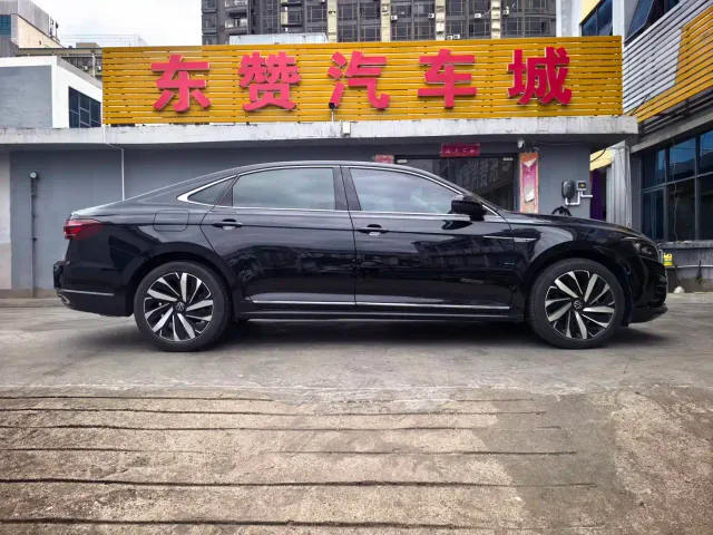 Volkswagen Passat — Фото автомобиля 4