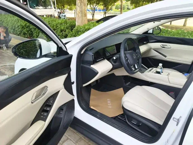 BYD Qin L — Фото автомобиля 15