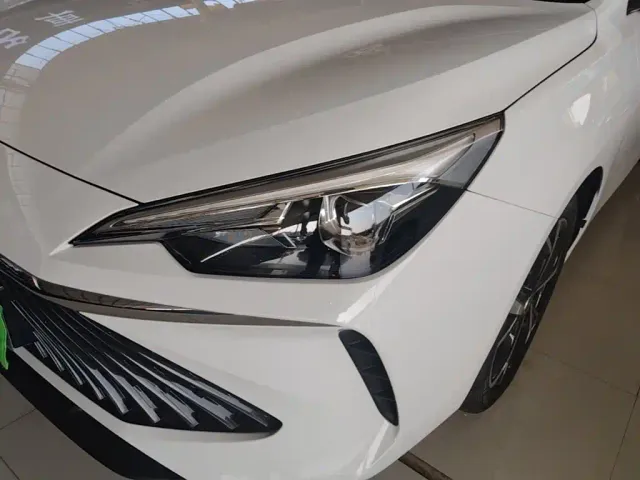 Roewe i5 — Фото автомобиля 23