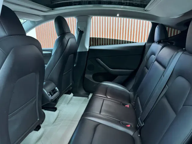 Tesla Model Y — Фото автомобиля 8