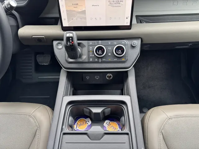 Land Rover Defender — Фото автомобиля 14