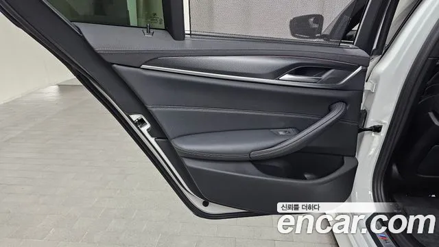 BMW 5-Series — Фото автомобиля 24