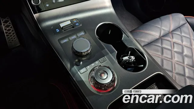Genesis GV70 — Фото автомобиля 9