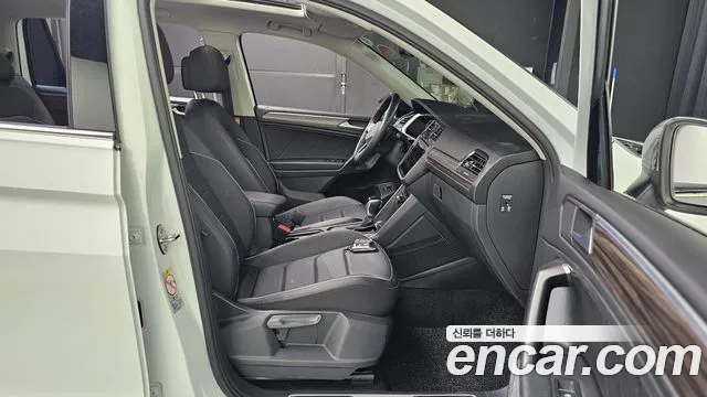 Volkswagen Tiguan — Фото автомобиля 12
