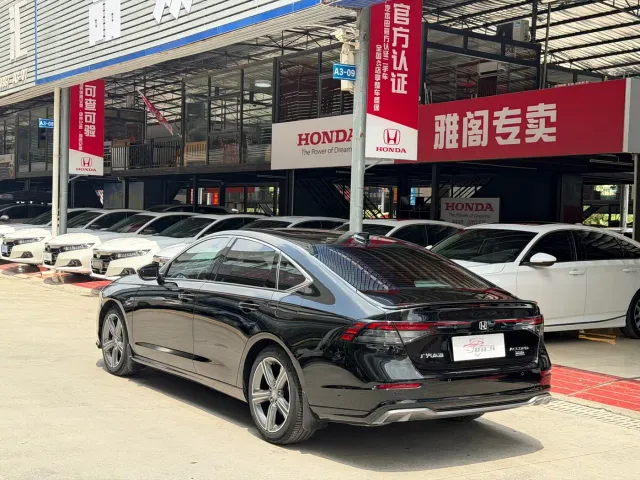 Honda Accord — Фото автомобиля 9