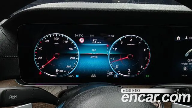 Mercedes-Benz E-Class — Фото автомобиля 8