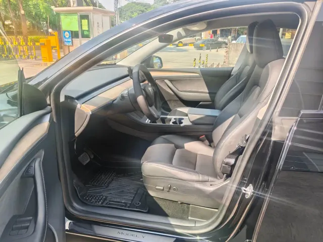Tesla Model Y — Фото автомобиля 7