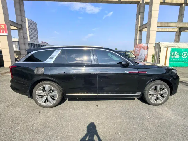 Hongqi E-HS9 — Фото автомобиля 3