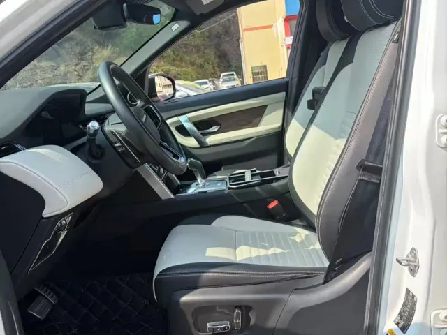 Land Rover Discovery Sport — Фото автомобиля 3