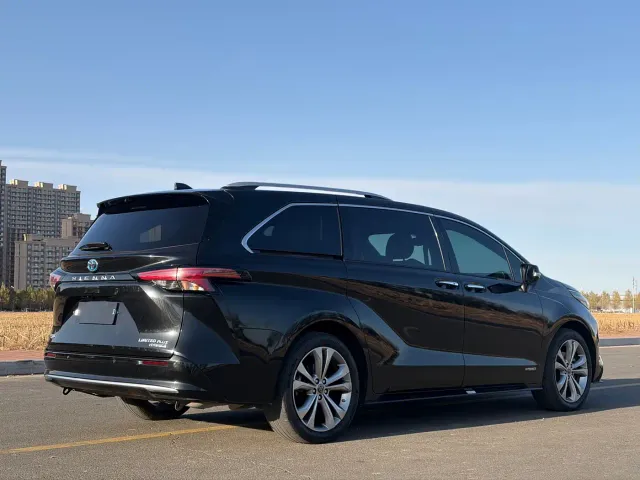 Toyota Sienna — Фото автомобиля 4