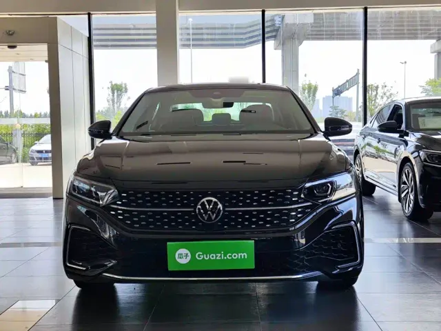 Volkswagen Passat — Фото автомобиля 2