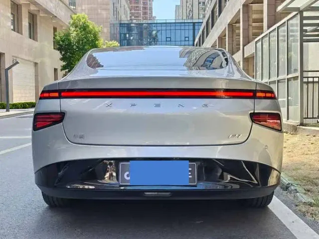 Xpeng P7 — Фото автомобиля 6