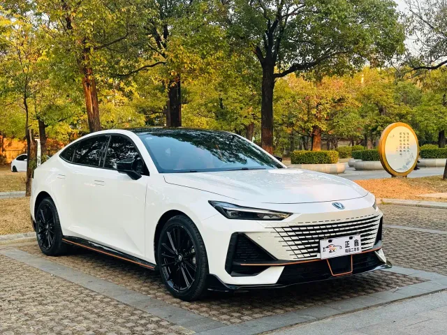 Changan UNI-V — Фото автомобиля 3