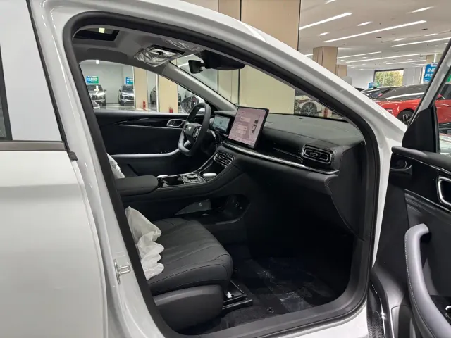 Geely Galaxy Stellar 6 — Фото автомобиля 13