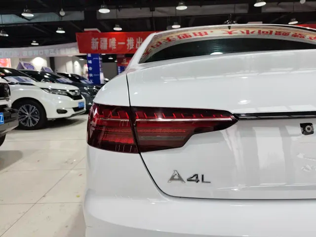 Audi A4L — Фото автомобиля 16