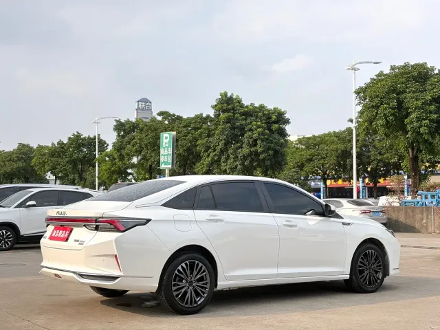 Dongfeng Yixuan MAX — Фото автомобиля 6