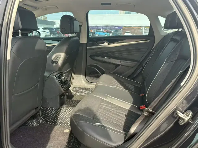Volkswagen Passat — Фото автомобиля 6