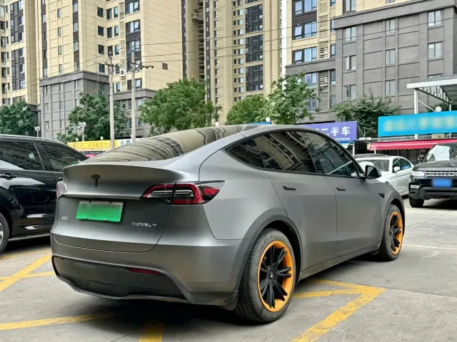 Tesla Model Y — Фото автомобиля 11