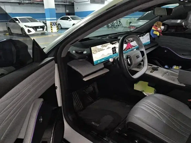 Geely Galaxy E8 — Фото автомобиля 12