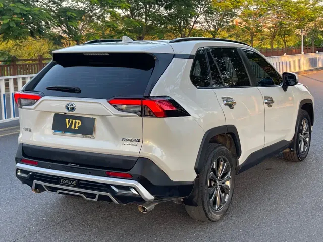Toyota RAV4 — Фото автомобиля 6