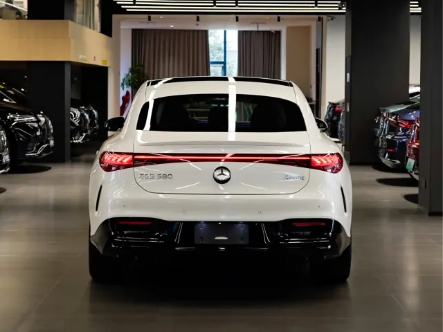 Mercedes-Benz EQS — Фото автомобиля 4