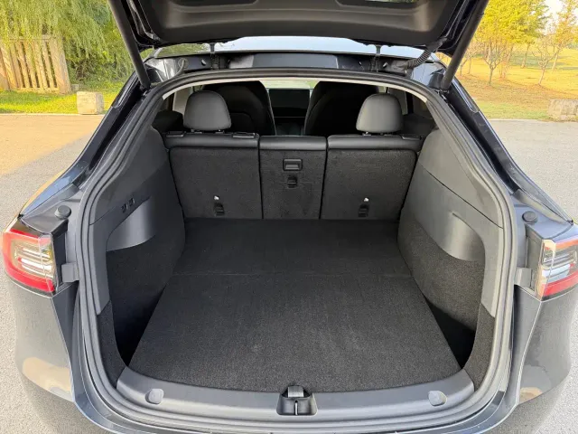 Tesla Model Y — Фото автомобиля 20