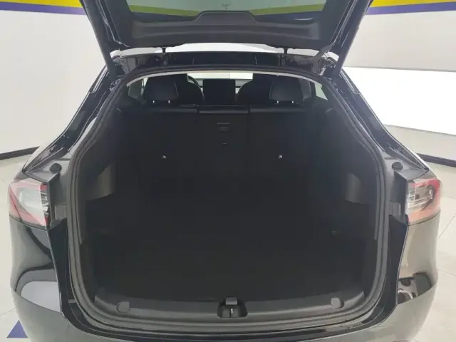 Tesla Model Y — Фото автомобиля 4