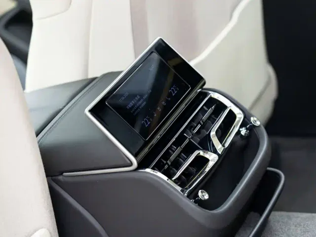 Bentley Flying Spur — Фото автомобиля 14