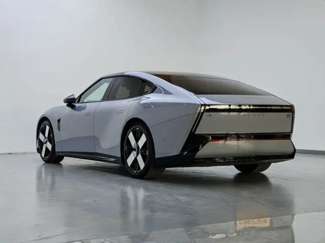 Xpeng P7 — Фото автомобиля 12
