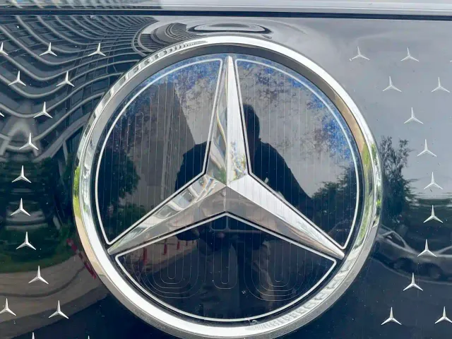 Mercedes-Benz EQE SUV — Фото автомобиля 11