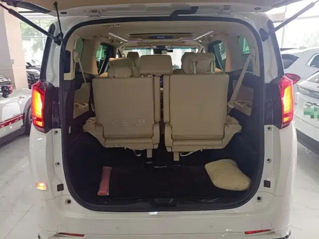 Toyota Alphard — Фото автомобиля 18